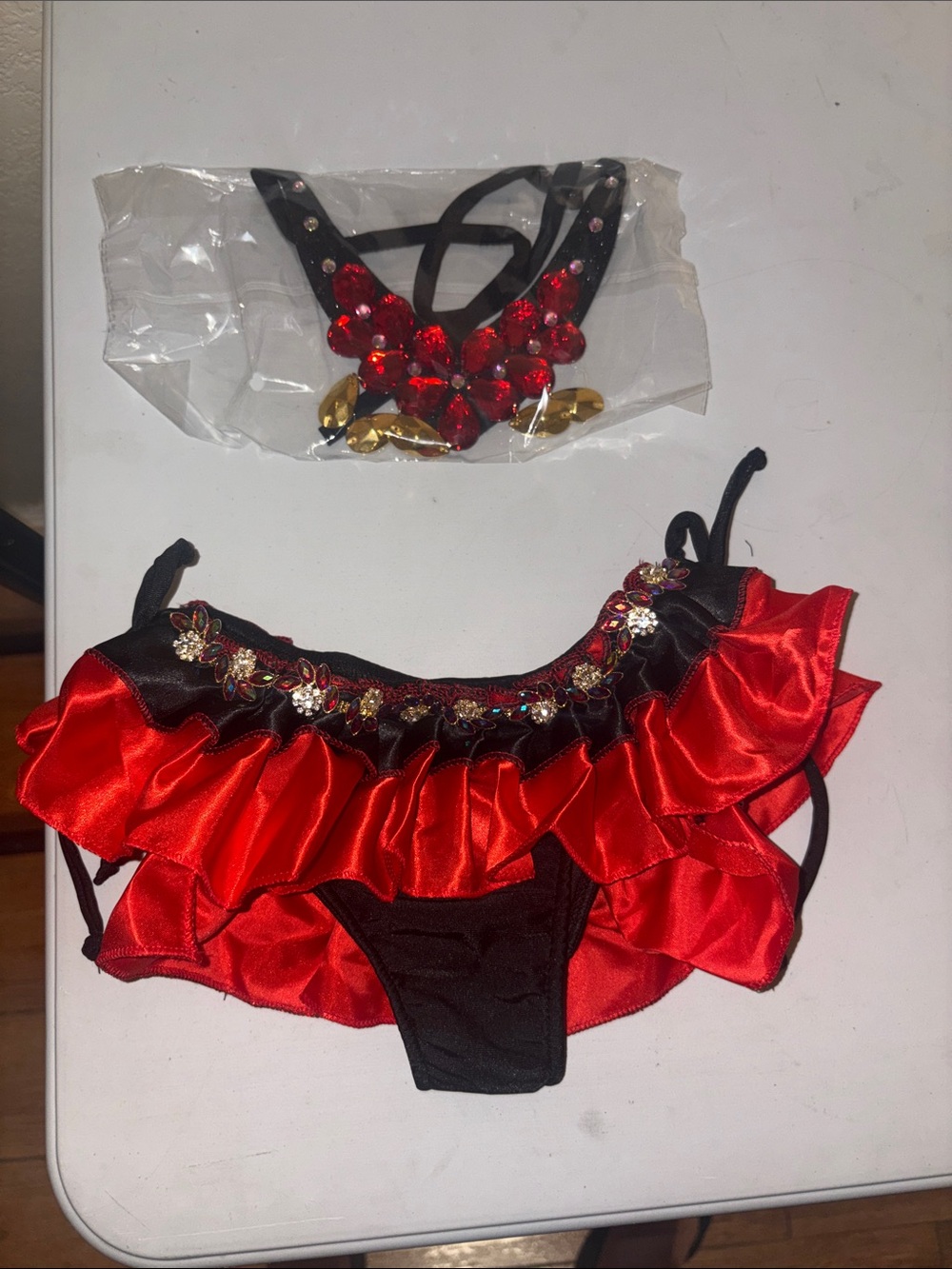 NEW Embellished  Red & Black Sequin Fringe Crop Top and bottoms FULL SET small - Picture 3 of 8